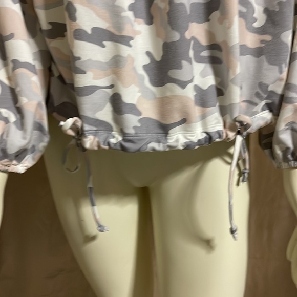 Camouflage Off Shoulder Blouse - Picture 3 of 6